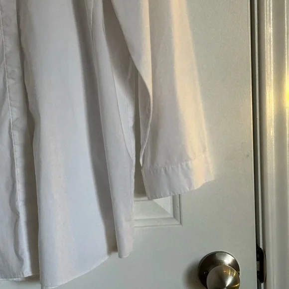 XL- Chico's Crisp White Tunic/Shirt - Picture 2 of 9